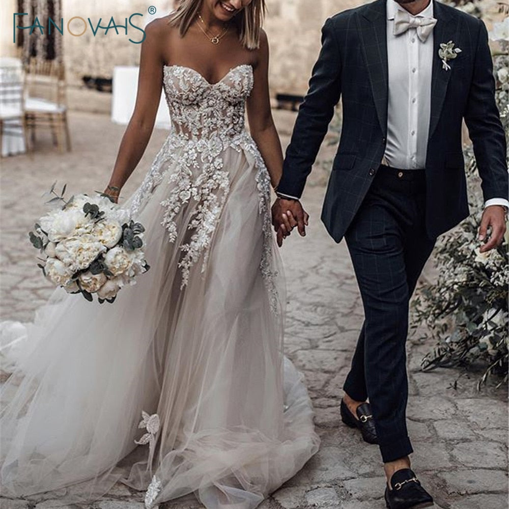 Boho Wedding Dress 2019 Sweetheart A-Line Crystal Beaded Lace Wedding Gown Long Train Beach Bridal Gown Vestido de Novia WN79