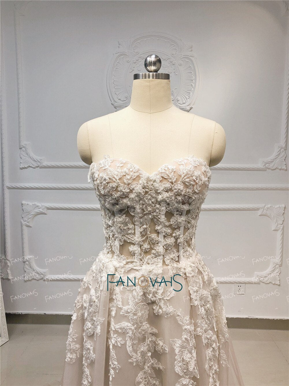 Boho Wedding Dress 2019 Sweetheart A-Line Crystal Beaded Lace Wedding Gown Long Train Beach Bridal Gown Vestido de Novia WN79