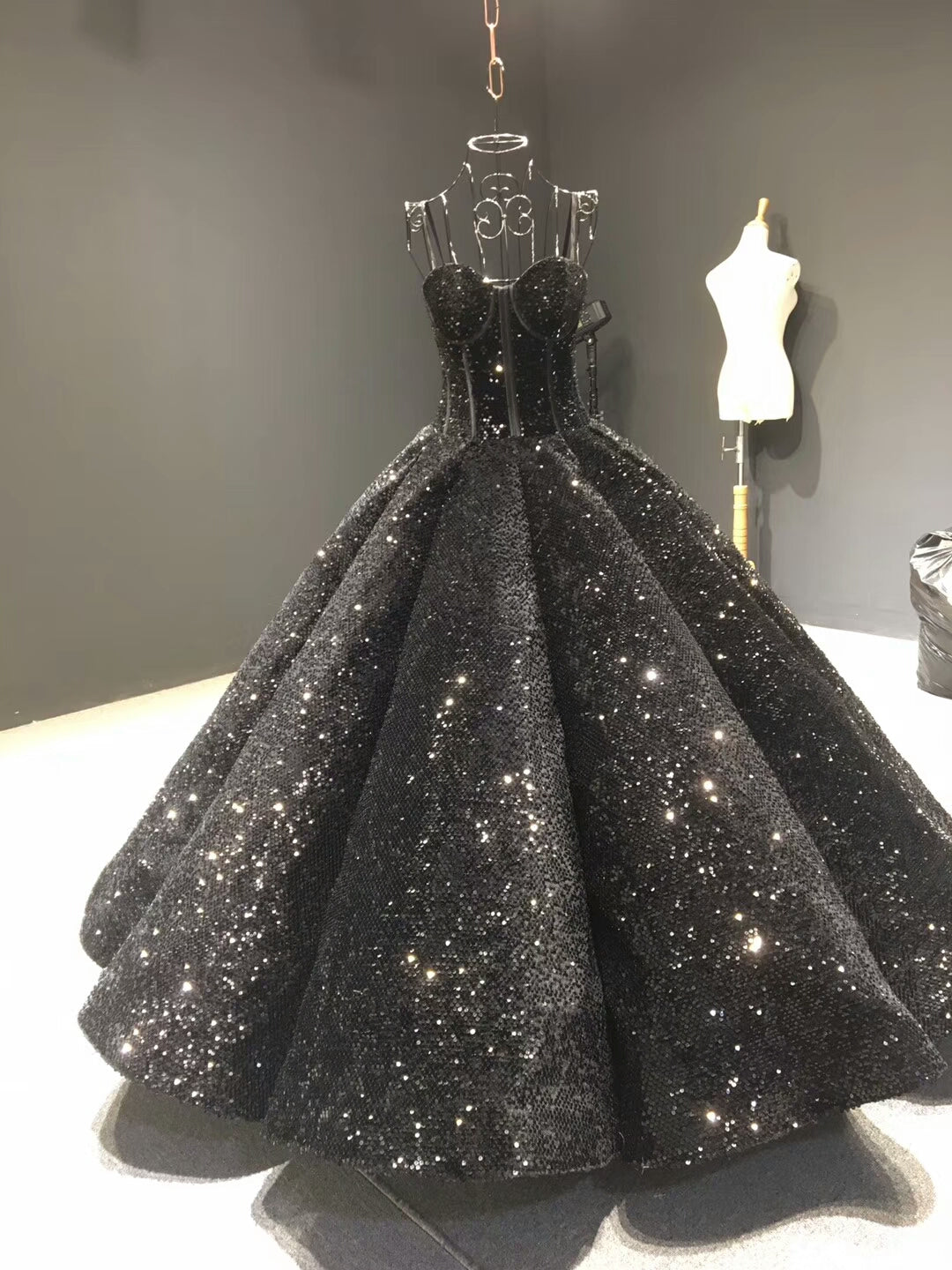 Luxury Black Sequined wedding dress 2019 sleeveless plus size wedding dresses bridal ball gown vestido de novia YeWen YW19060