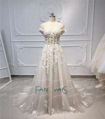 Boho Wedding Dress 2019 Sweetheart A-Line Crystal Beaded Lace Wedding Gown Long Train Beach Bridal Gown Vestido de Novia WN79
