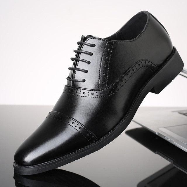 luxury Brand Classic Man Pointed Toe Dress Shoes Mens Patent Leather Black Wedding Shoes Oxford Formal Shoes Big Size 637