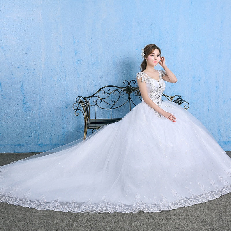 Luxury Plus Size Wedding Dress Elegant Lace Appliques V-neck Beading Wedding Gowns 2019 Crystal Lace Up White Vestido De Noiva