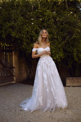 Lace Beach Wedding Dresses 2019 Off the Shoulder Appliques A Line Boho Bride Dress Princess Wedding Gown Robe De Mariee