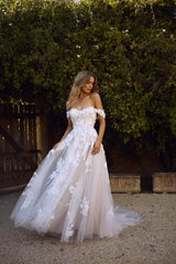 Lace Beach Wedding Dresses 2019 Off the Shoulder Appliques A Line Boho Bride Dress Princess Wedding Gown Robe De Mariee